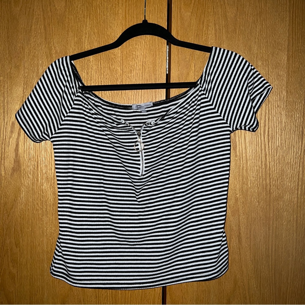 Striped short sleeve top with zipper